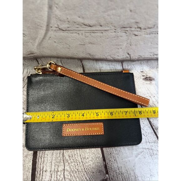 Dooney & Bourke zip wristlet  NWOT - Picture 7 of 8